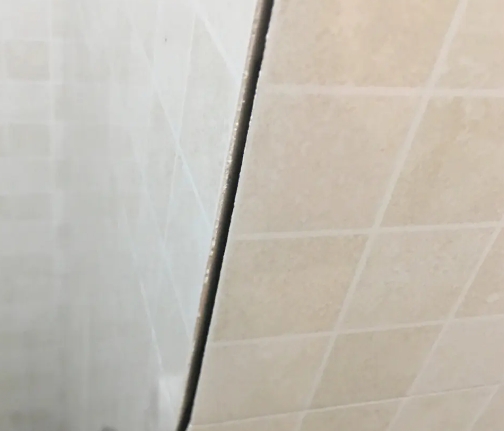 黄石港瓷砖空鼓维修公司分享阳台瓷砖脱落的修复过程可以分为以下几个步骤